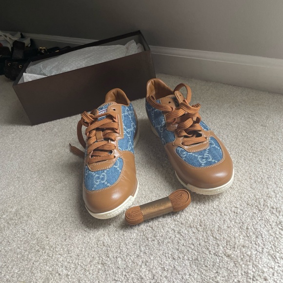 I’m selling a vintage pair of Gucci Sneakers. Never been worn. - Picture 4 of 4